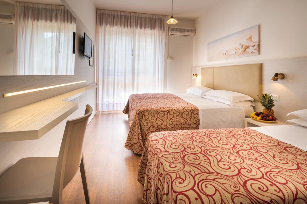 Hotel Niagara Линяно Сабиадоро Екстериор снимка