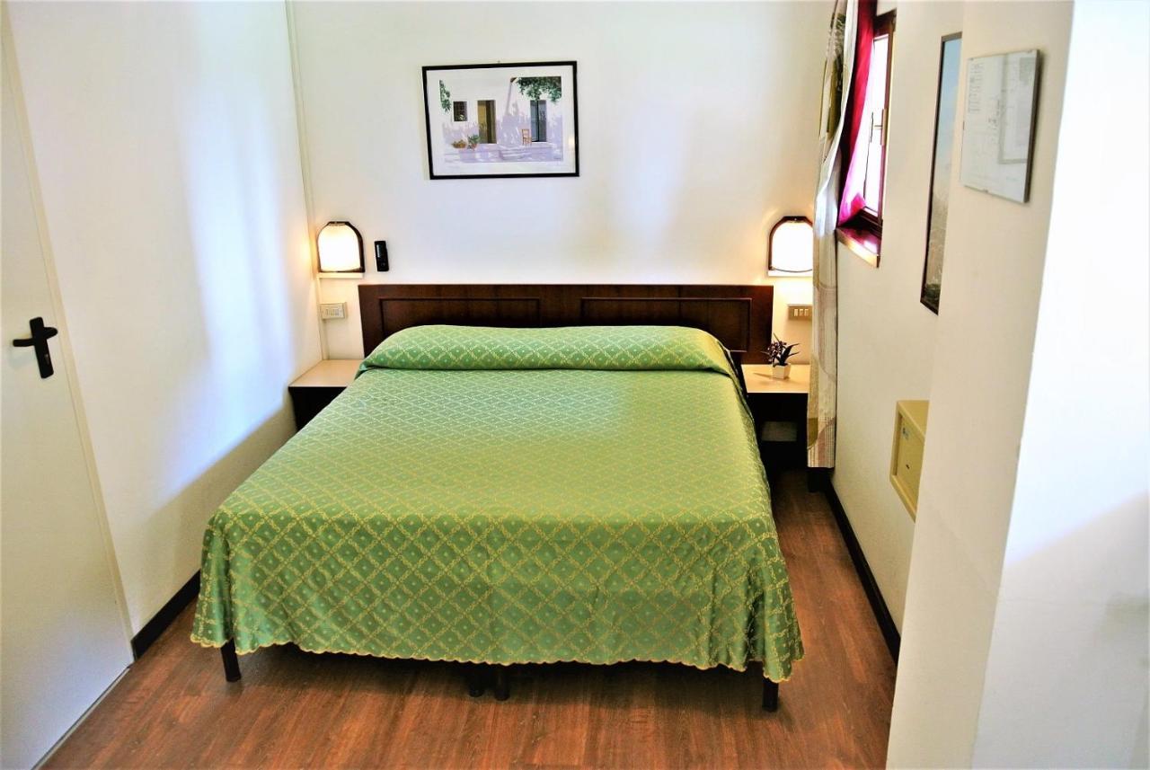 Hotel Niagara Линяно Сабиадоро Стая снимка