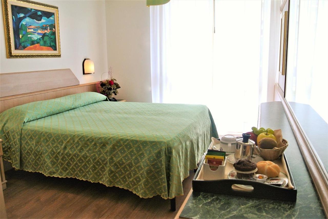 Hotel Niagara Линяно Сабиадоро Стая снимка