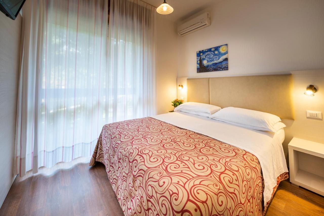 Hotel Niagara Линяно Сабиадоро Екстериор снимка