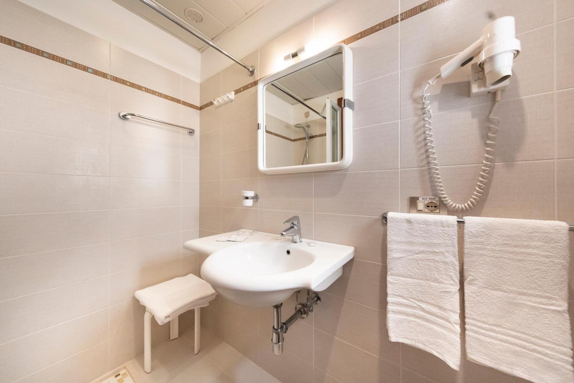 Hotel Niagara Линяно Сабиадоро Екстериор снимка