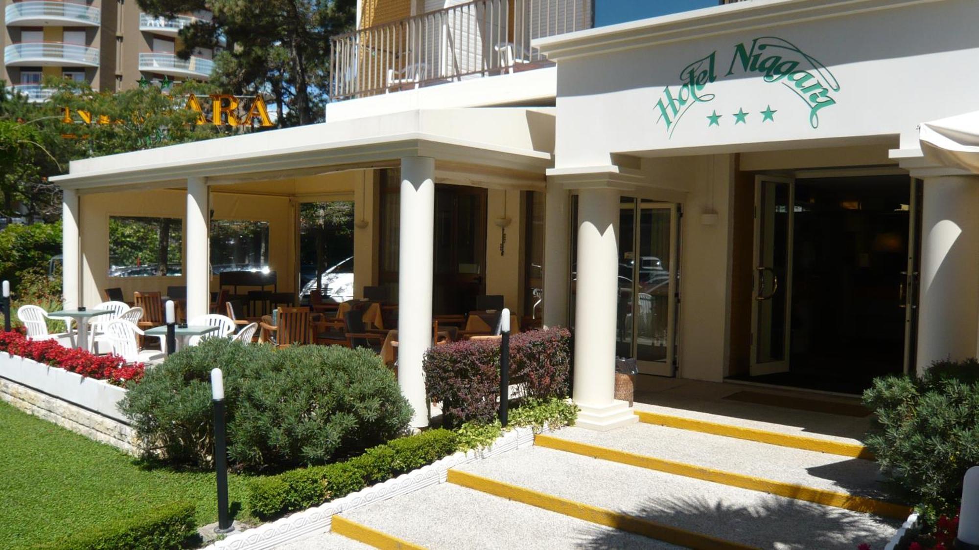 Hotel Niagara Линяно Сабиадоро Екстериор снимка