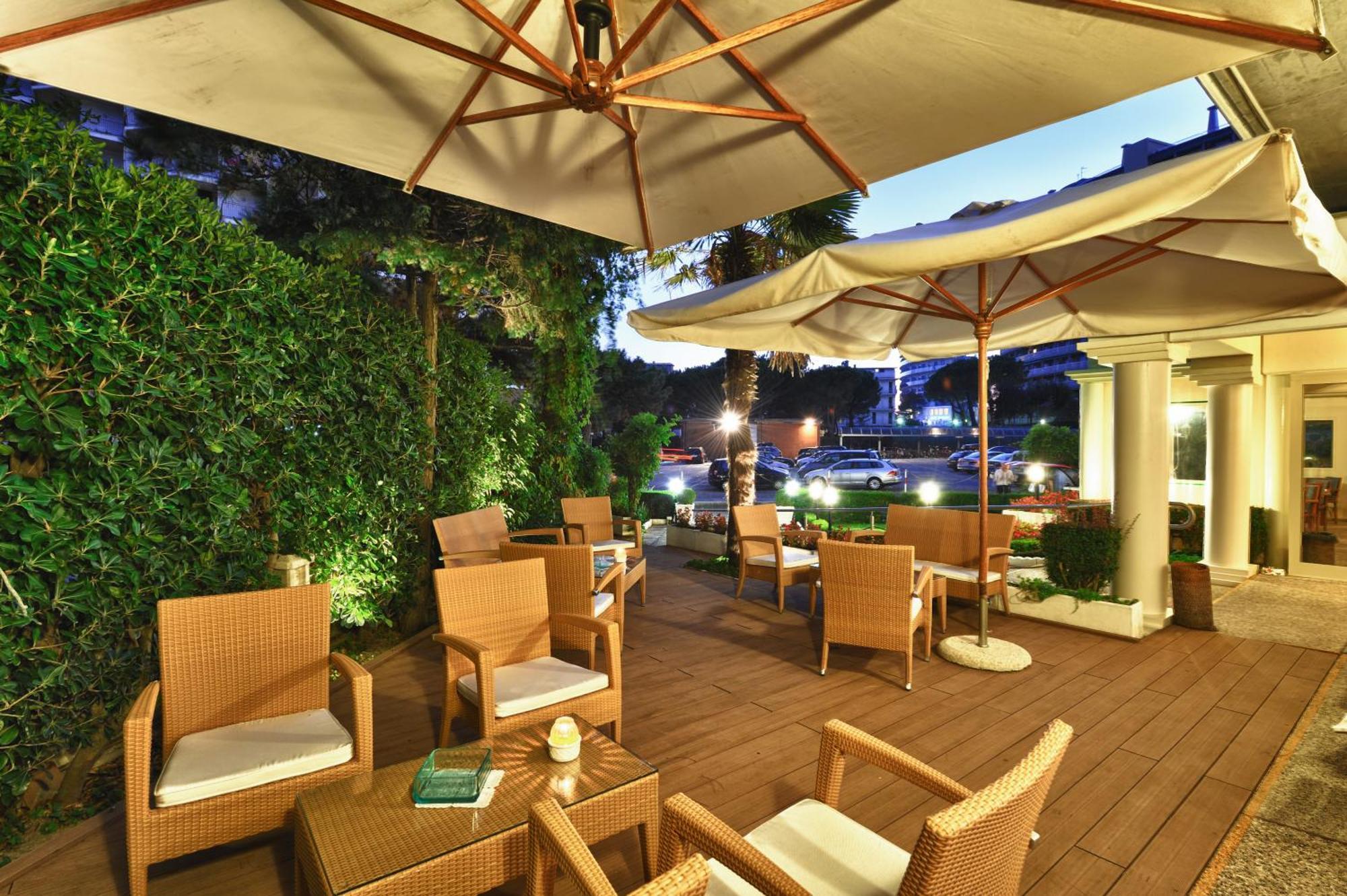 Hotel Niagara Линяно Сабиадоро Екстериор снимка