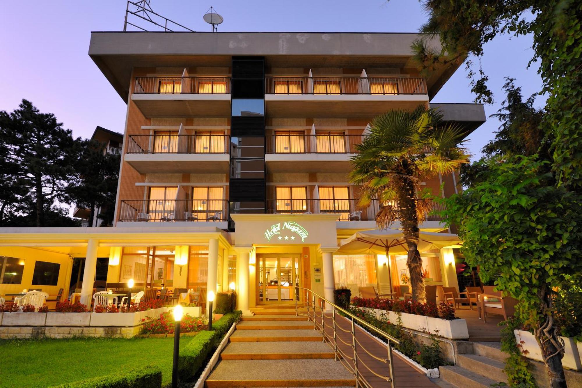 Hotel Niagara Линяно Сабиадоро Екстериор снимка