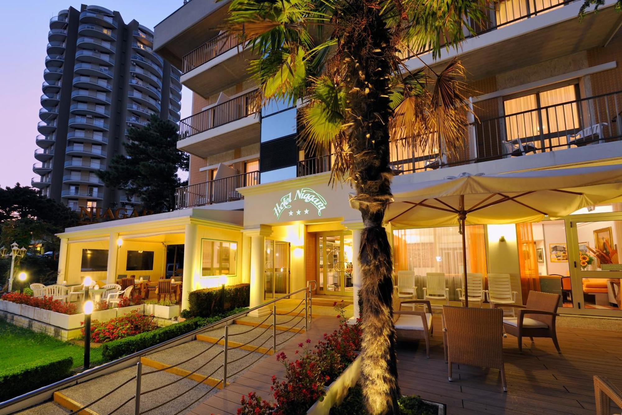 Hotel Niagara Линяно Сабиадоро Екстериор снимка