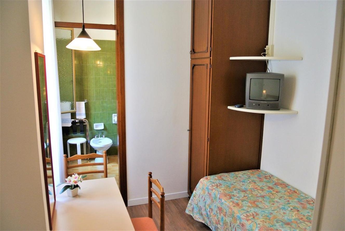 Hotel Niagara Линяно Сабиадоро Стая снимка