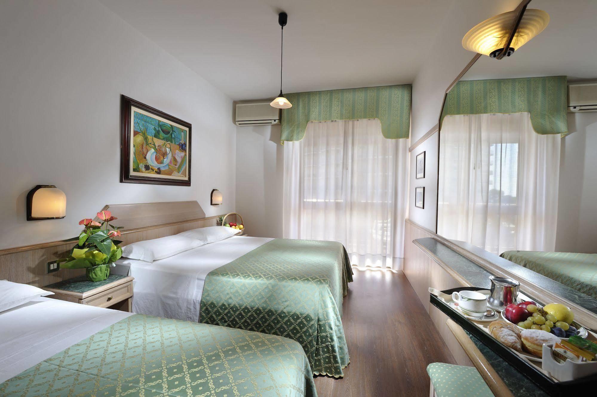 Hotel Niagara Линяно Сабиадоро Екстериор снимка